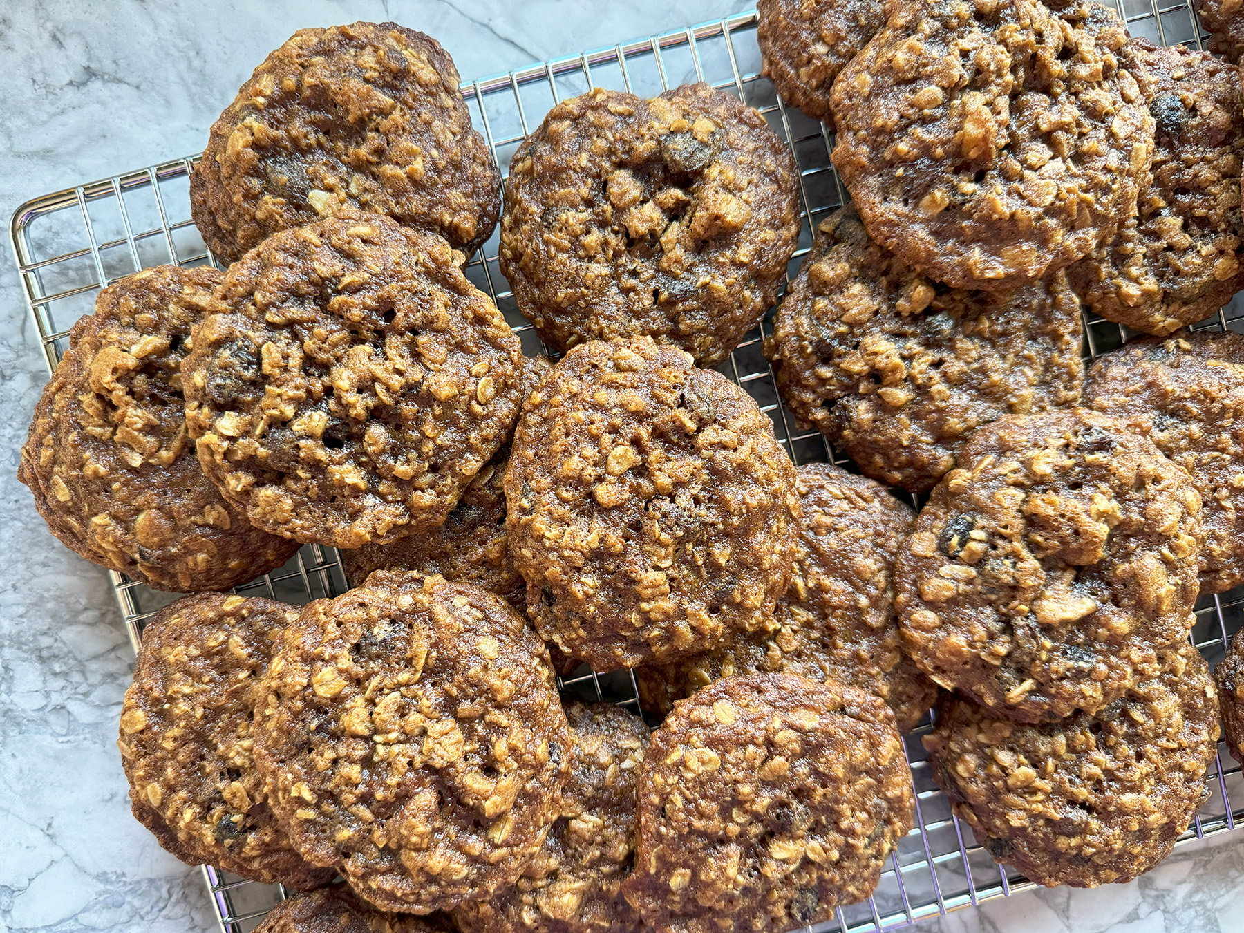 Chewy Oatmeal Raisin Cookies