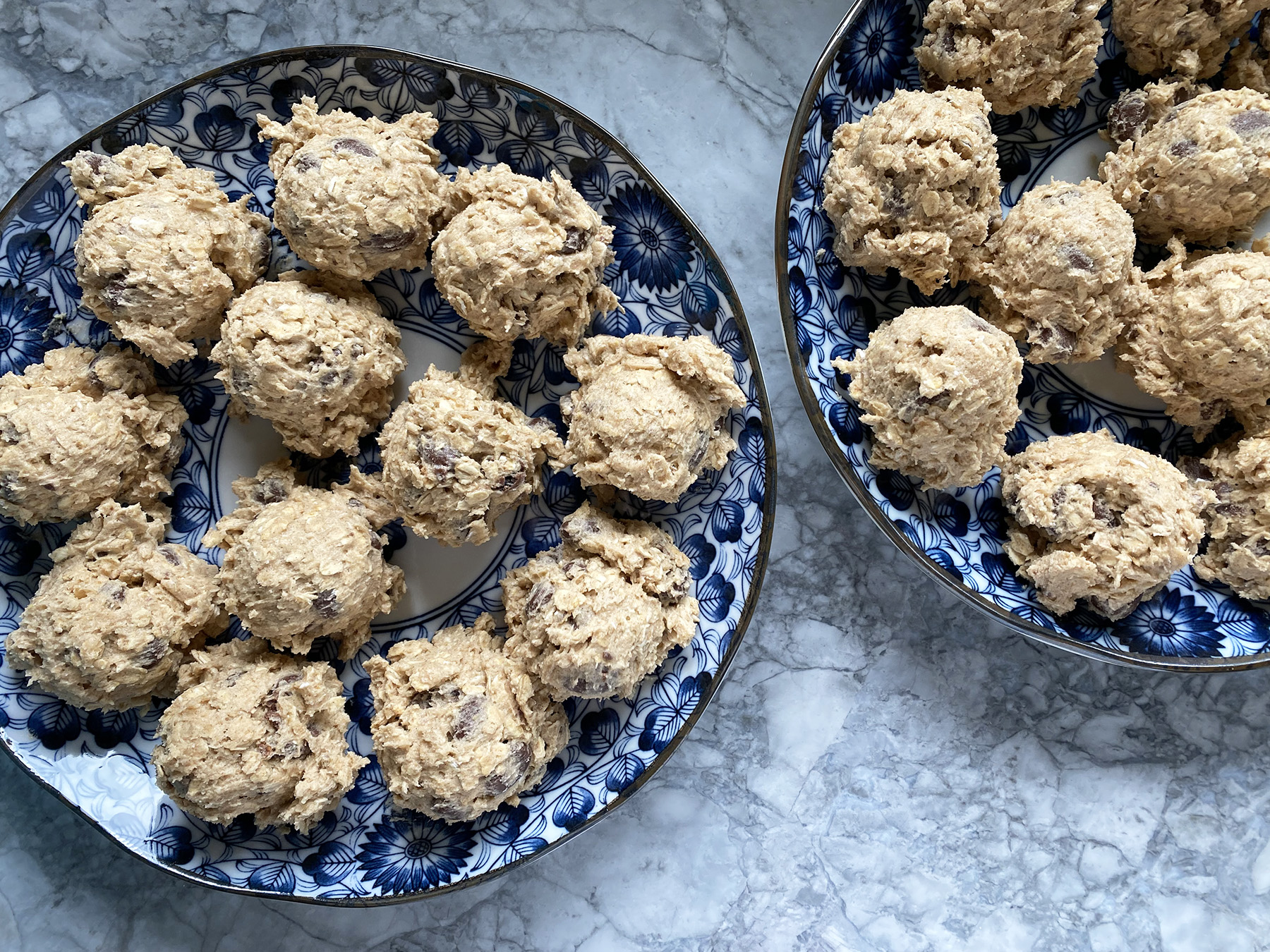 Oatmeal Chocolate-Covered-Raisins Cookies