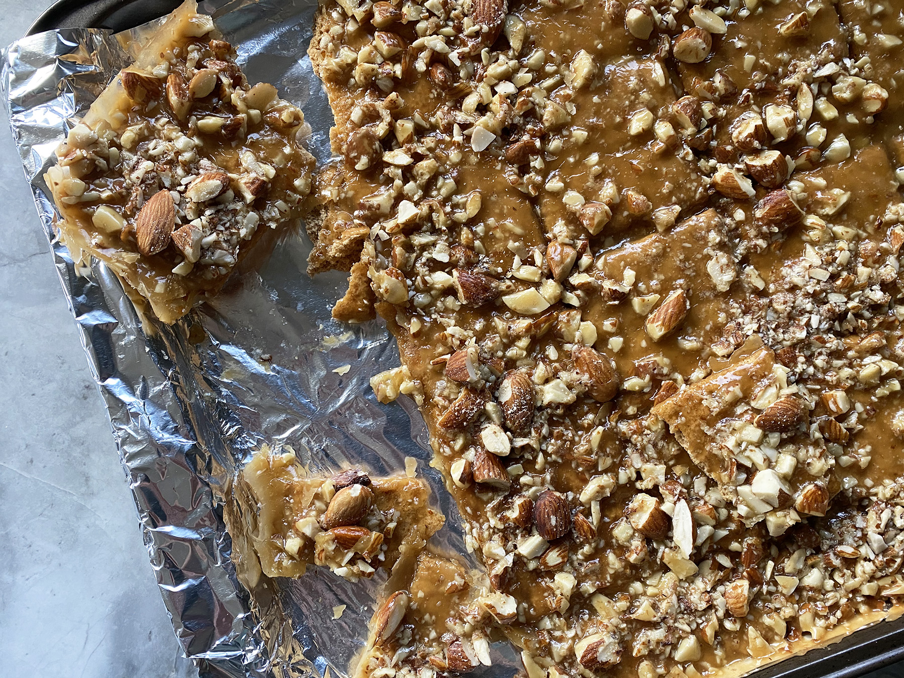 Almond Graham Cracker Toffee Bars